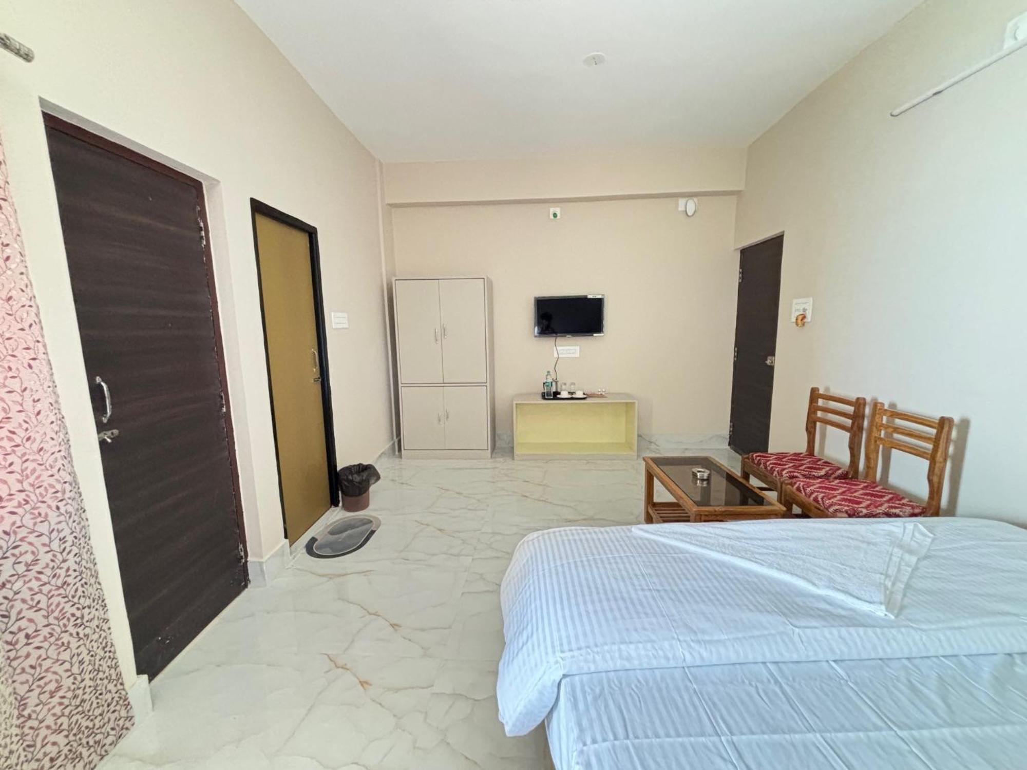 Ichhamati Hotel And Restaurant Hasnabad Bagian luar foto